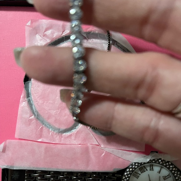 NWT Isaac Mizrahi Watch with 2 Bracelets Set - Picture 3 of 6